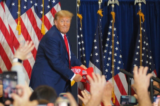 Chiến thắng ở Iowa - sự trở lại đáng kinh ngạc của ông Trump