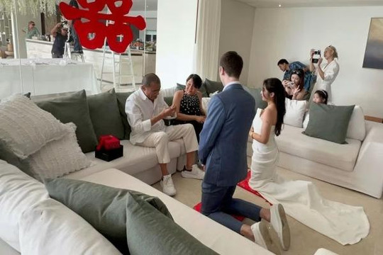 Tài tử Hong Kong Lương Gia Huy xúc động trong đám cưới con gái