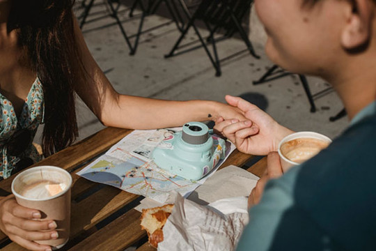 Có gì sai khi bỏ 50.000 đồng để hẹn hò lần đầu ở quán cà phê?