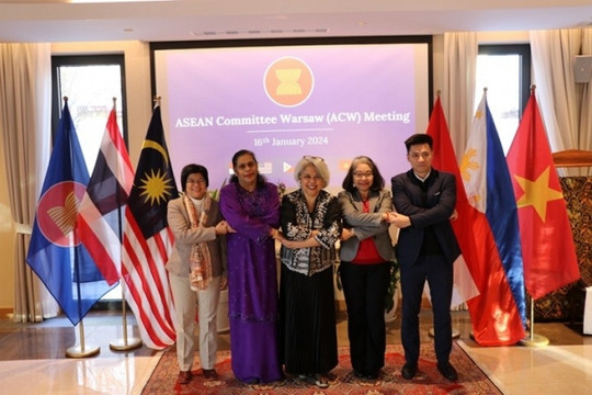 Phiên họp thường kỳ Ủy ban các nước ASEAN tại Warsaw