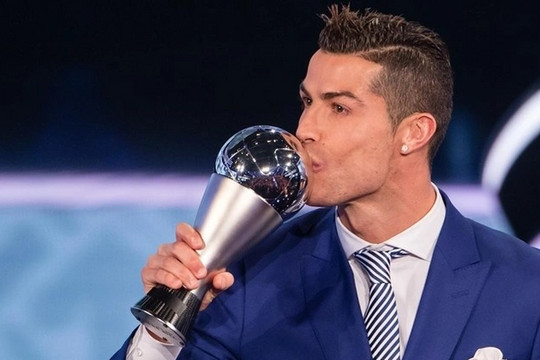 C.Ronaldo phát biểu 'đụng chạm' tới FIFA và Messi