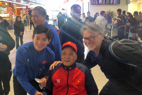 Nhóm cầu thủ đầu tiên của tuyển Việt Nam đã về nước sau Asian Cup 2023