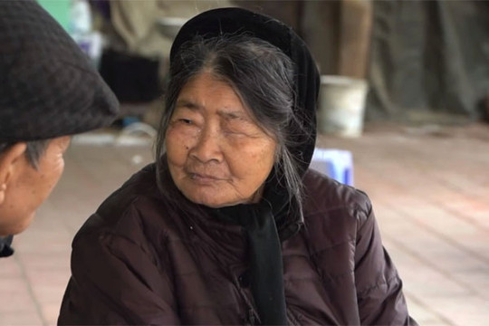 Cụ bà 92 tuổi ở Vĩnh Phúc tiết lộ lý do đòi bỏ chồng 94 tuổi, sau hôm viết đơn ly hôn, ông đã nghe lời
