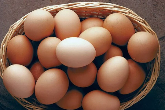 Trứng để được bao lâu trong tủ lạnh và ở nhiệt độ phòng?