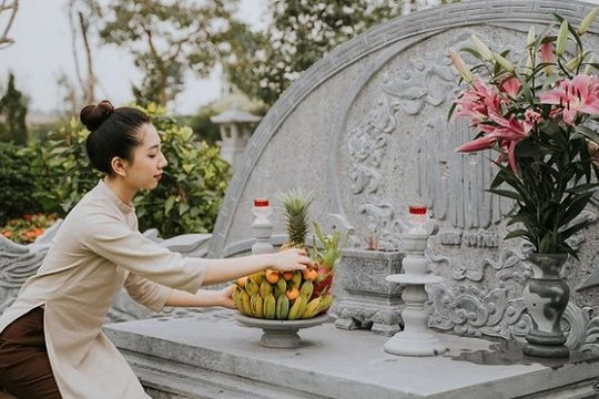 Tảo mộ ngày Tết: Xin đừng quên nét đẹp văn hoá của người Việt