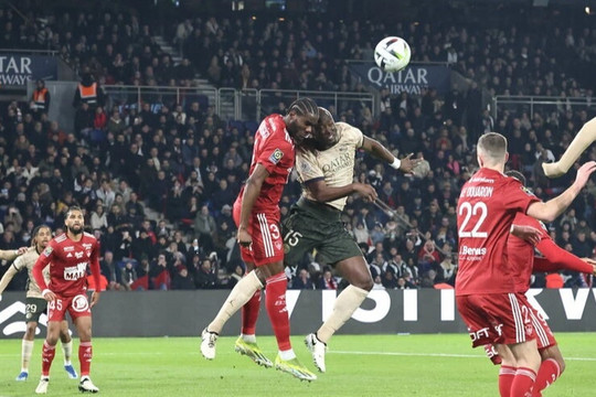 Mbappe nhạt nhòa, PSG rơi điểm khó tin dù dẫn trước đối thủ hai bàn
