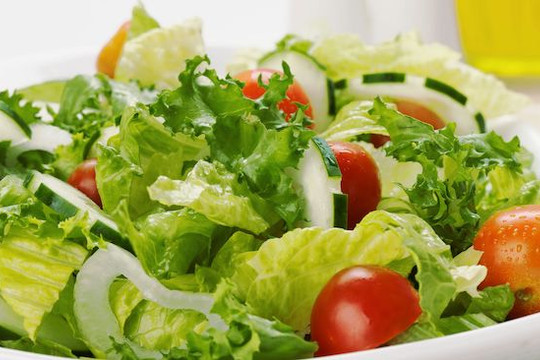 Sai lầm khi ăn salad để giảm cân