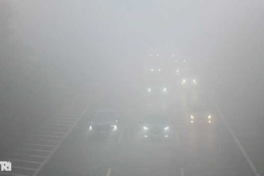 Vì sao sương mù xuất hiện dày đặc ở Hà Nội?