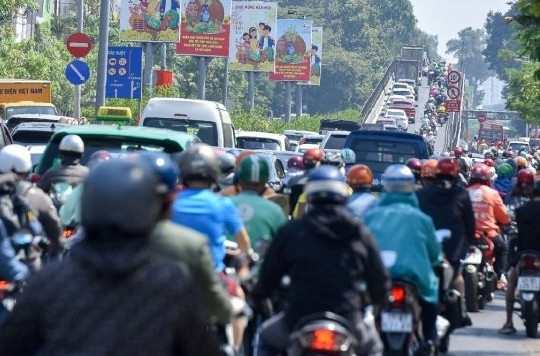 Tin nhanh tối 3/2: Người dân đổ xô về quê ăn Tết, Hà Nội, TPHCM kẹt cứng