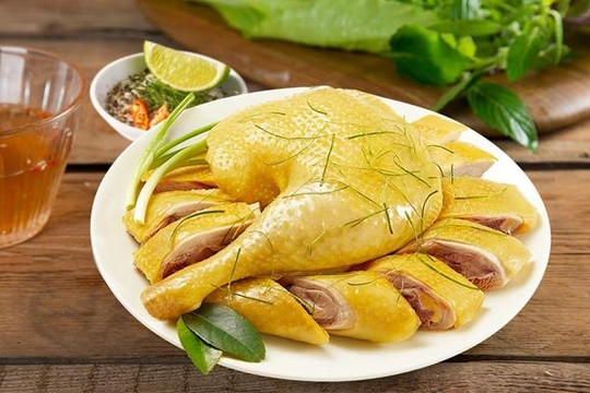 Gà luộc và gà kho sả ớt của Việt Nam là món gà ngon nhất ở châu Á