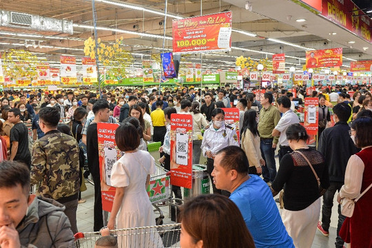 'Kẻ khóc, người cười' giữa chợ truyền thống và siêu thị ngày giáp Tết