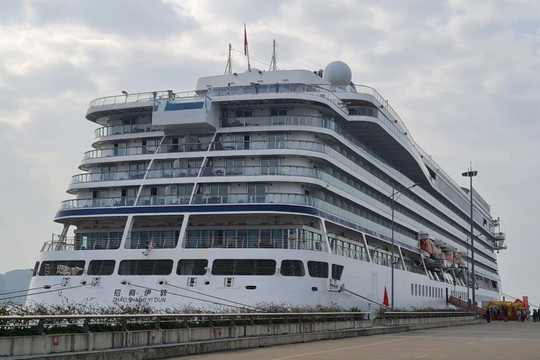 Cảng tàu khách quốc tế Hạ Long đón chuyến tàu biển đầu tiên năm mới