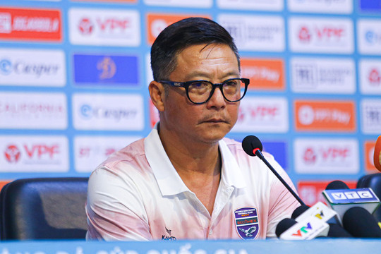 Huấn luyện viên Lê Huỳnh Đức chê thể lực cầu thủ Bình Dương
