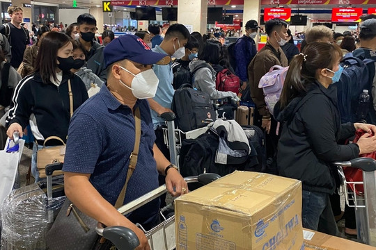 Sân bay Tân Sơn Nhất lập đỉnh mới, vượt mốc 154.000 hành khách