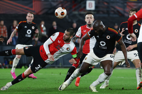 Bóng đá hôm nay 22/2: Europa League: Rennes vs Milan, Roma vs Feyenoord, Toulouse vs Benfica, Freiburg vs Lens, Sparta Prague vs Galatasaray