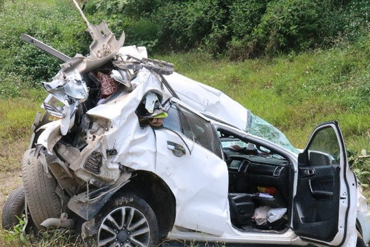 Tai nạn cao tốc Cam Lộ - La Sơn: Khung vỏ ô tô bền chắc cũng khó cứu mạng người