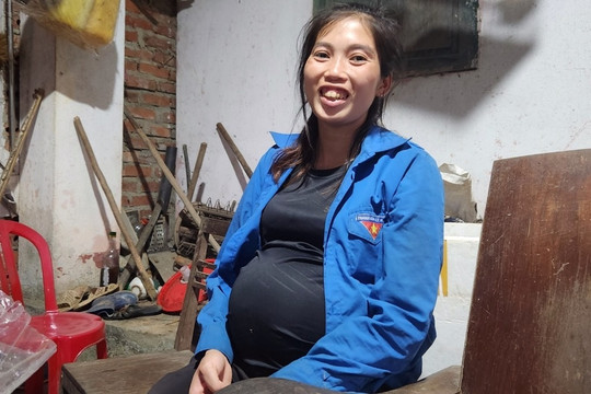 Mẹ bầu 8 tháng đi bốc vác: 'Nghèo thật, nhưng tôi không kêu gọi từ thiện'