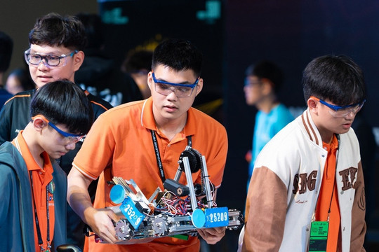 Học sinh Đà Nẵng giành suất sang Mỹ thi chế tạo và vận hành robot