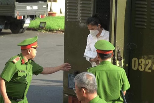 Bà Hàn Ni hầu tòa trong vụ xúc phạm bà Nguyễn Phương Hằng