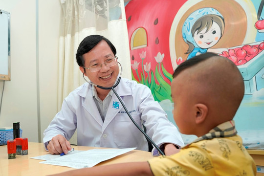 Tiêm vaccine đầy đủ cho trẻ trong giai đoạn đầu đời, tránh bệnh nguy hiểm