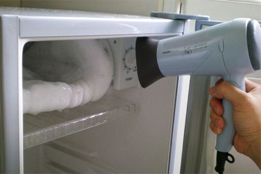 Tủ lạnh đóng lớp đá, tuyết dày có sao không? Vấn đề thường gặp nhưng không phải ai cũng biết cách xử lý