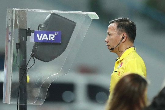 Trọng tài, VAR liên tục gây tranh cãi tại V.League 2023-2024