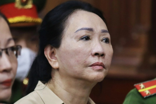 Bà Trương Mỹ Lan chỉ đạo bỏ 5 triệu USD vào 3 thùng xốp mang đi 'biếu'