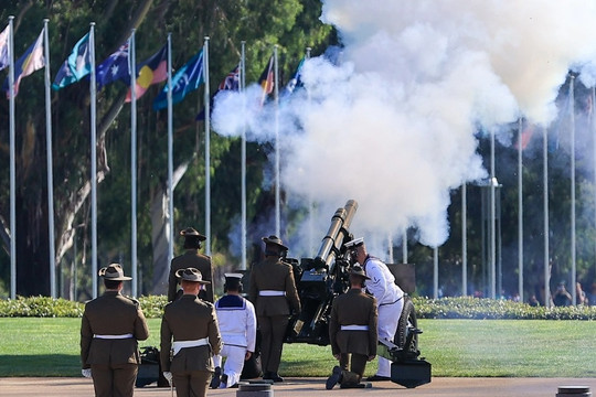 Australia bắn 19 loạt đại bác chào đón Thủ tướng Phạm Minh Chính