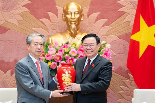 Chủ tịch Quốc hội tiếp Đại sứ Trung Quốc tại Việt Nam Hùng Ba