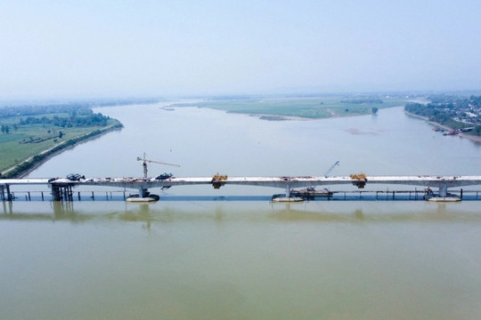 Hiện trạng cây cầu 1.200 tỷ đồng, dài nhất cao tốc Bắc - Nam