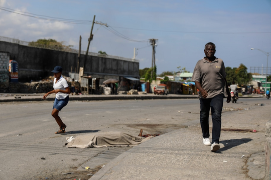 Những xác chết chơ vơ giữa thủ đô Haiti