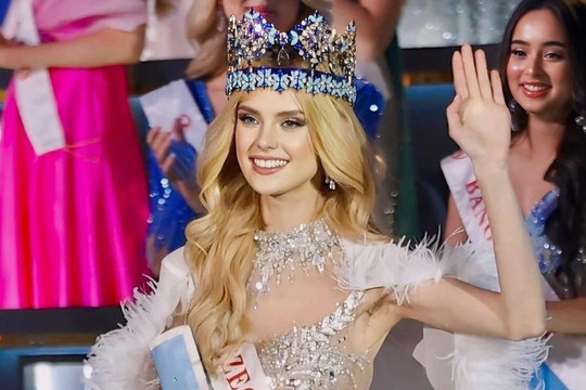 Phong cách thời trang đa dạng của tân Miss World -  Krystyna Pyszková 