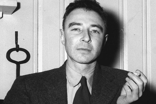 Robert Oppenheimer: Thiên tài vật lý dưới lớp áo 'kẻ hủy diệt thế giới'