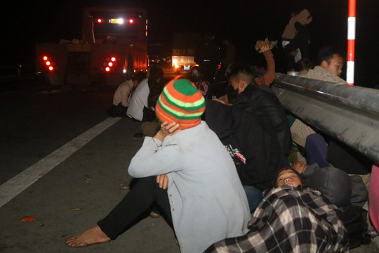 Hiện trường tai nạn thảm khốc trên cao tốc Cam Lộ - La Sơn