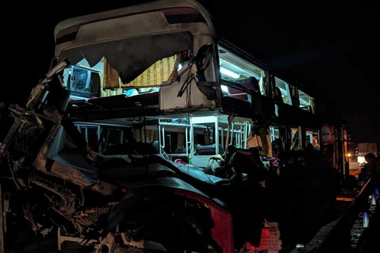 Đôi vợ chồng trẻ tử vong trong vụ tai nạn trên cao tốc Cam Lộ - La Sơn