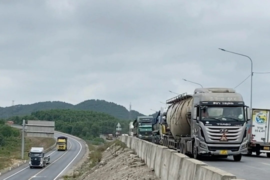 Khác biệt giữa cao tốc Cam Lộ - La Sơn và tuyến tránh Huế sau tai nạn