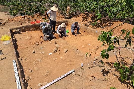 Tìm thấy nhiều hiện vật mang dấu tích người tiền sử tại thung lũng cổ