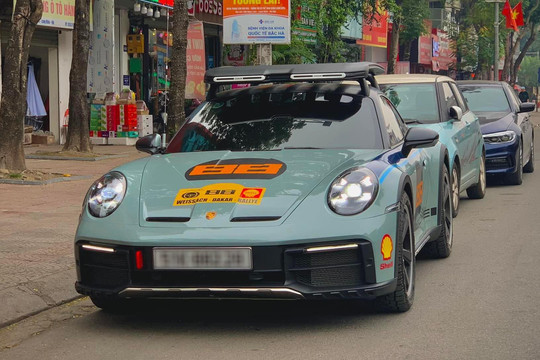 Đại gia Sài Gòn mang dàn xe hơn 45 tỷ đi phượt Tây Bắc, có Porsche 911 Dakar