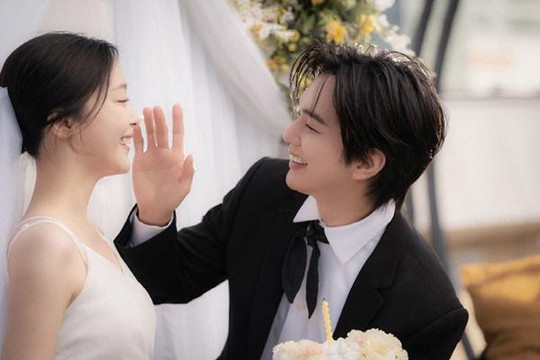 Tài tử Yoo Seung Ho bất ngờ đăng ảnh cưới khiến dân mạng Hàn bị sốc
