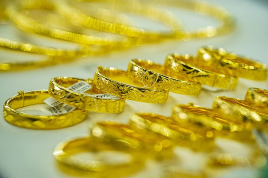 Điểm tin kinh doanh 22/3: Vàng miếng liên tục lao dốc, vàng nhẫn tăng cả triệu đồng
