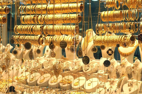 Điểm tin kinh doanh 17/4: Giá vàng: Vàng trong nước lẫn vàng thế giới vẫn tiếp tục tăng cao