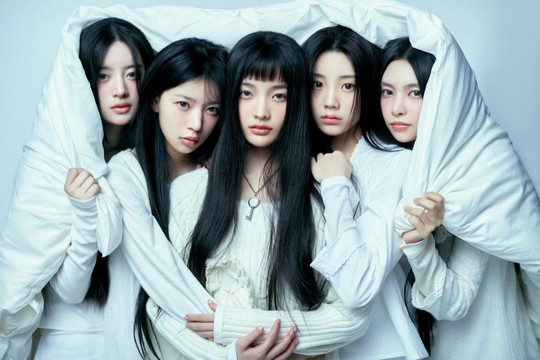 Tân binh của Hybe - ILLIT ra mắt với album 'Super Real Me'