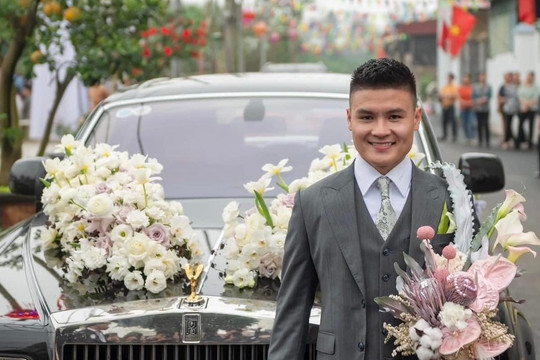 Cận cảnh xe siêu sang Rolls-Royce 16 tỷ đón dâu của Quang Hải