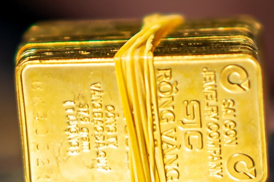 Giá vàng hôm nay 1/4/2024 lên đỉnh cao lịch sử, vàng SJC giằng co ở mốc 81 triệu