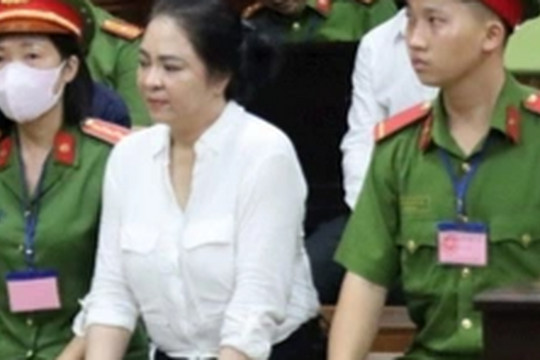 Sáng nay áp giải bà Nguyễn Phương Hằng tới tòa