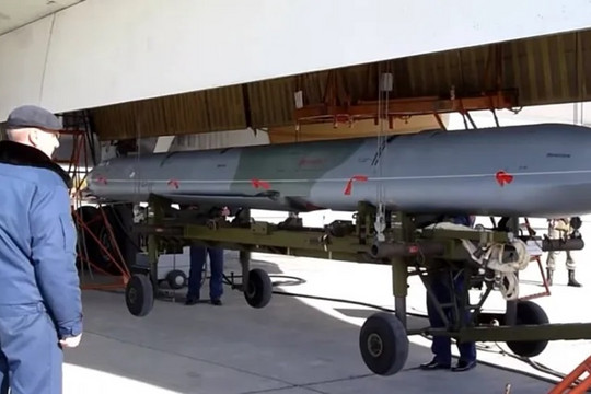 Quân sự thế giới hôm nay (4-4): Tên lửa Kh-101 của Nga có đầu đạn kép?