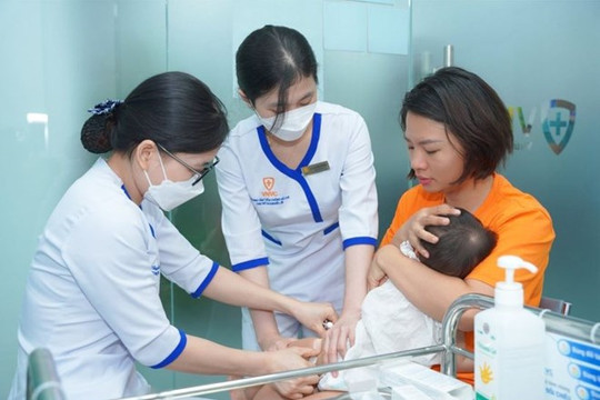 Trẻ em dưới 1 tuổi ở Hà Nội sẽ được tiêm chủng đủ 8 loại vaccine