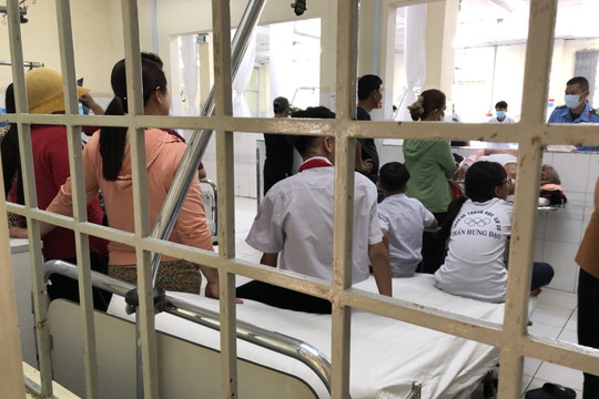 Lại có học sinh ở Nha Trang nghi ngộ độc, trước đó ăn cơm gà gần trường