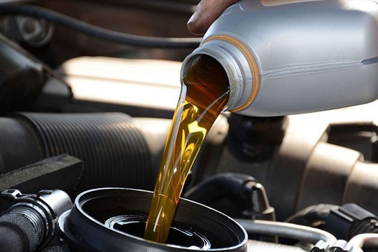 Xe ô tô sẽ ra sao nếu đổ nhầm dầu động cơ diesel vào động cơ xăng?