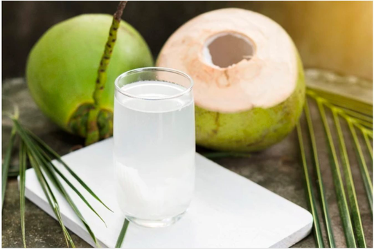 Thời tiết nắng nóng, uống nước dừa mỗi ngày có sao không?
